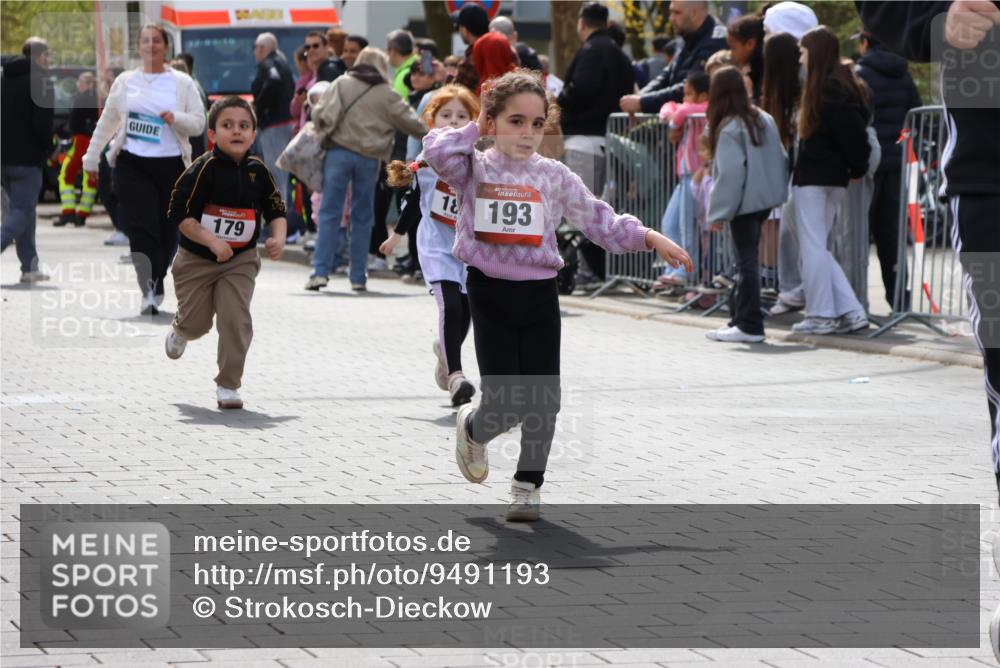 12.04.2026 - 45. Internationalen Wilhelmsburger Insellauf Strokosch-Dieckow http://msf.ph/oto/9491193 12.04.2026 14:11:26 Ziel 773, 1527, 1515, 185, 193, 179 meine-sportfotos.de
