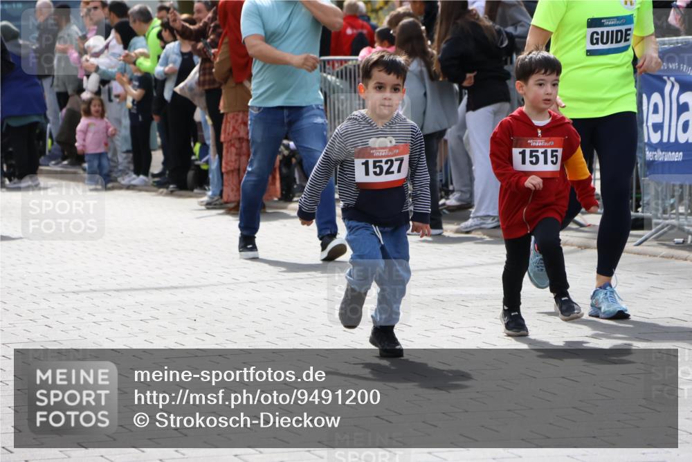 12.04.2026 - 45. Internationalen Wilhelmsburger Insellauf Strokosch-Dieckow http://msf.ph/oto/9491200 12.04.2026 14:11:19 Ziel 718, 962, 702, 655, 783, 773, 1527, 1515 meine-sportfotos.de