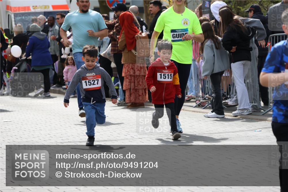 12.04.2026 - 45. Internationalen Wilhelmsburger Insellauf Strokosch-Dieckow http://msf.ph/oto/9491204 12.04.2026 14:11:18 Ziel 718, 962, 702, 655, 783, 773, 1527, 1515 meine-sportfotos.de