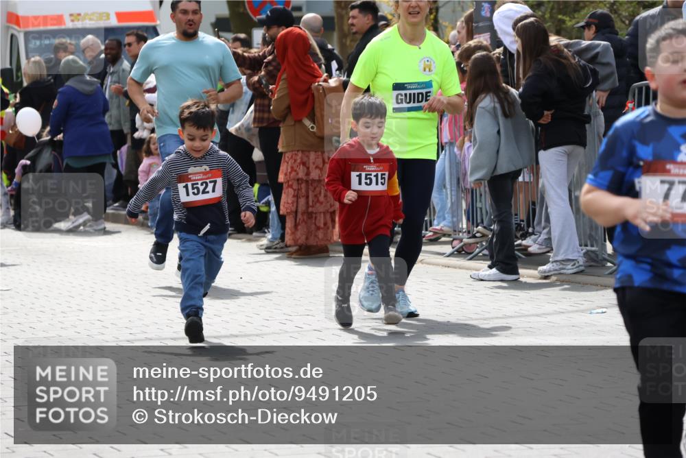 12.04.2026 - 45. Internationalen Wilhelmsburger Insellauf Strokosch-Dieckow http://msf.ph/oto/9491205 12.04.2026 14:11:18 Ziel 718, 962, 702, 655, 783, 773, 1527, 1515 meine-sportfotos.de