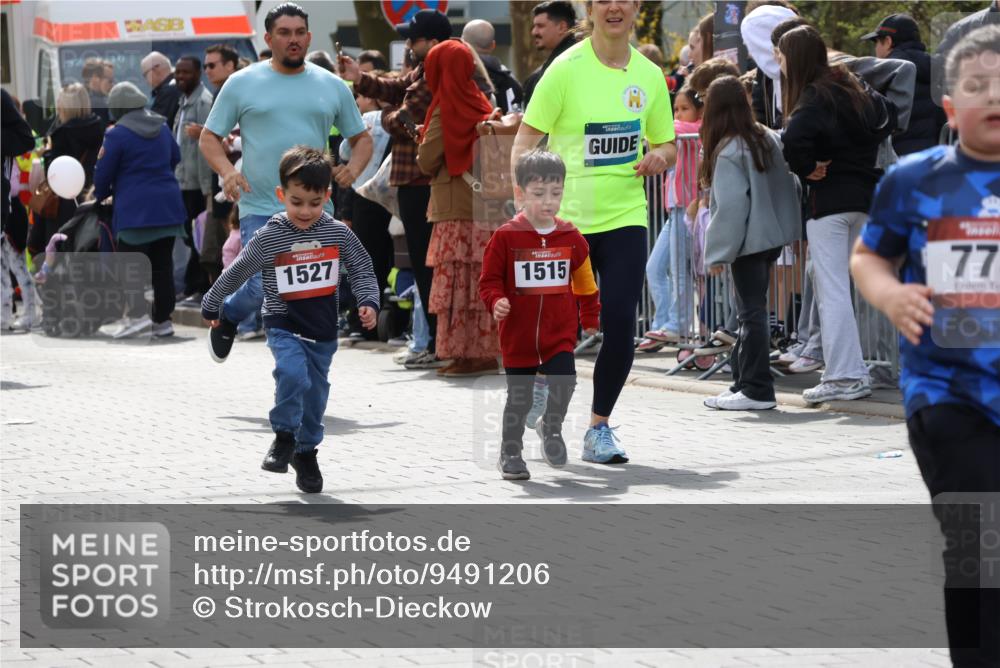 12.04.2026 - 45. Internationalen Wilhelmsburger Insellauf Strokosch-Dieckow http://msf.ph/oto/9491206 12.04.2026 14:11:18 Ziel 718, 962, 702, 655, 783, 773, 1527, 1515 meine-sportfotos.de