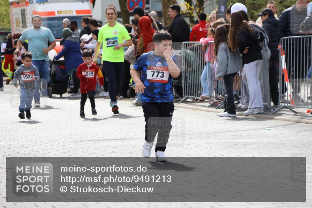 12.04.2026 - 45. Internationalen Wilhelmsburger Insellauf Strokosch-Dieckow http://msf.ph/oto/9491213 12.04.2026 14:11:16 Ziel 922, 718, 962, 702, 655, 783, 773, 1527, 1515 meine-sportfotos.de