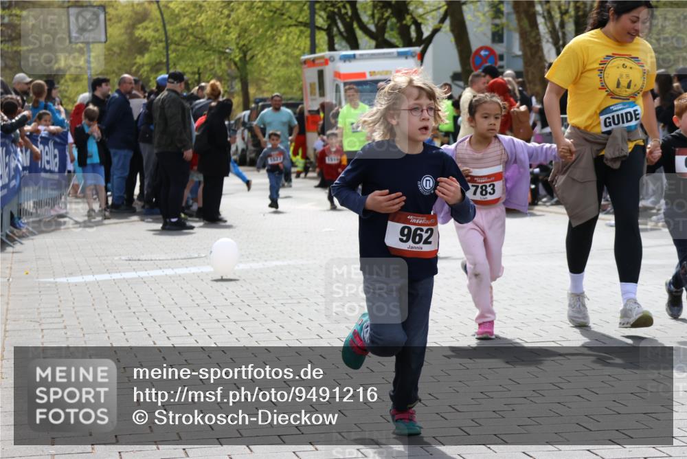 12.04.2026 - 45. Internationalen Wilhelmsburger Insellauf Strokosch-Dieckow http://msf.ph/oto/9491216 12.04.2026 14:11:13 Ziel 630, 43, 954, 922, 718, 962, 702, 655, 783 meine-sportfotos.de
