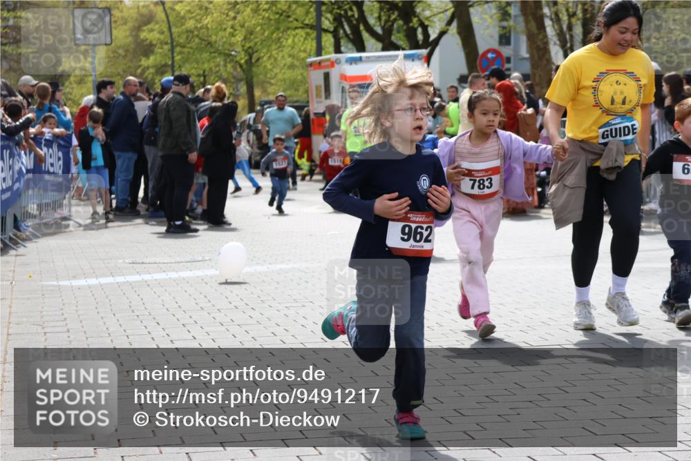 12.04.2026 - 45. Internationalen Wilhelmsburger Insellauf Strokosch-Dieckow http://msf.ph/oto/9491217 12.04.2026 14:11:13 Ziel 630, 43, 954, 922, 718, 962, 702, 655, 783 meine-sportfotos.de