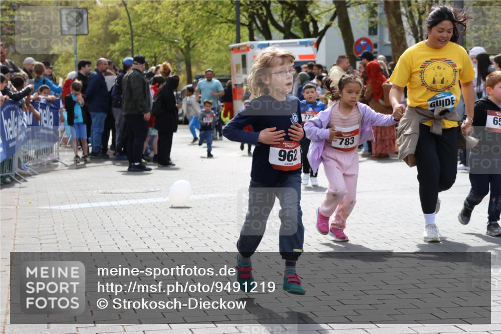 12.04.2026 - 45. Internationalen Wilhelmsburger Insellauf Strokosch-Dieckow http://msf.ph/oto/9491219 12.04.2026 14:11:13 Ziel 630, 43, 954, 922, 718, 962, 702, 655, 783 meine-sportfotos.de