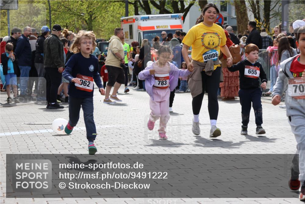 12.04.2026 - 45. Internationalen Wilhelmsburger Insellauf Strokosch-Dieckow http://msf.ph/oto/9491222 12.04.2026 14:11:12 Ziel 630, 43, 954, 922, 718, 962, 702, 655, 783 meine-sportfotos.de