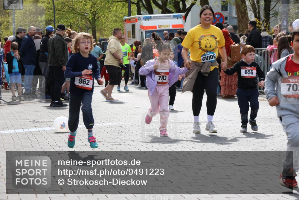 12.04.2026 - 45. Internationalen Wilhelmsburger Insellauf Strokosch-Dieckow http://msf.ph/oto/9491223 12.04.2026 14:11:12 Ziel 630, 43, 954, 922, 718, 962, 702, 655, 783 meine-sportfotos.de