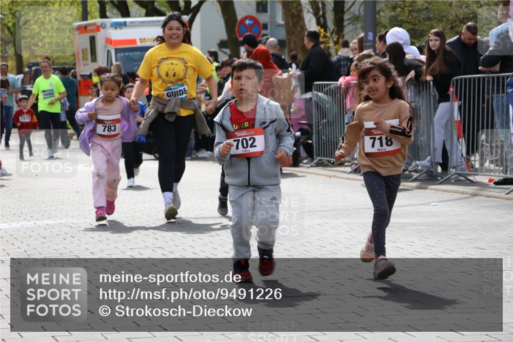 12.04.2026 - 45. Internationalen Wilhelmsburger Insellauf Strokosch-Dieckow http://msf.ph/oto/9491226 12.04.2026 14:11:11 Ziel 630, 43, 954, 922, 718, 962, 702, 655, 783 meine-sportfotos.de