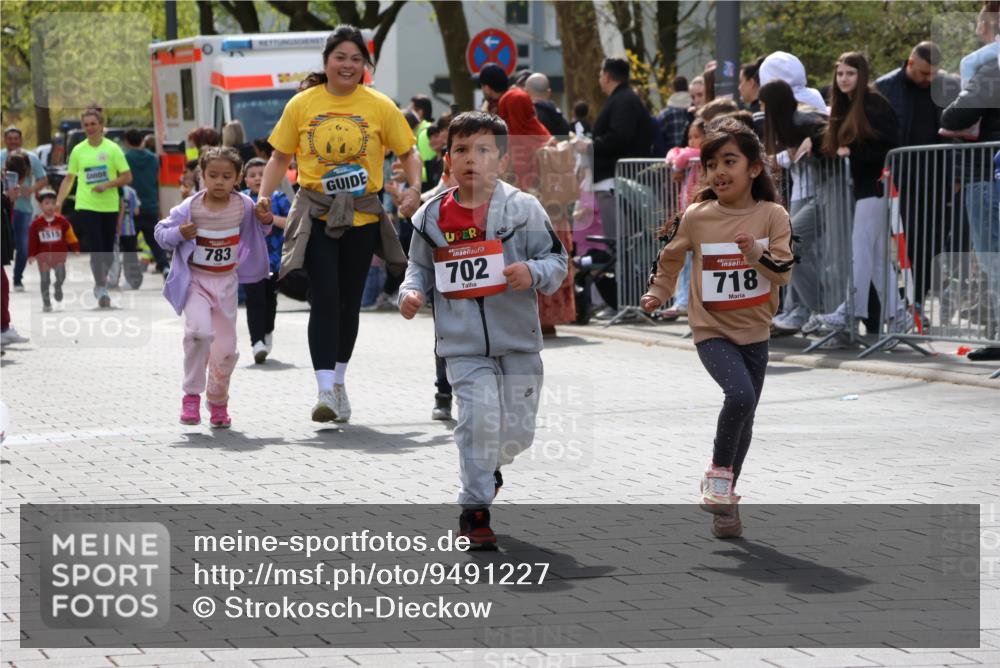 12.04.2026 - 45. Internationalen Wilhelmsburger Insellauf Strokosch-Dieckow http://msf.ph/oto/9491227 12.04.2026 14:11:11 Ziel 630, 43, 954, 922, 718, 962, 702, 655, 783 meine-sportfotos.de