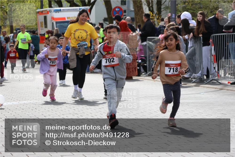 12.04.2026 - 45. Internationalen Wilhelmsburger Insellauf Strokosch-Dieckow http://msf.ph/oto/9491228 12.04.2026 14:11:11 Ziel 630, 43, 954, 922, 718, 962, 702, 655, 783 meine-sportfotos.de