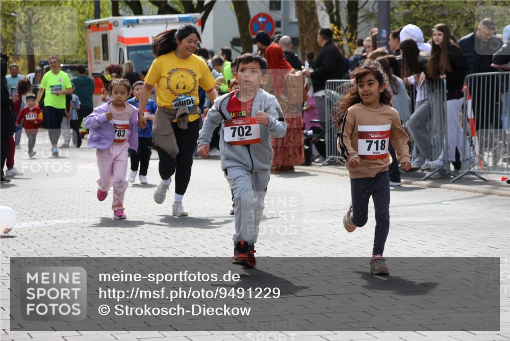 12.04.2026 - 45. Internationalen Wilhelmsburger Insellauf Strokosch-Dieckow http://msf.ph/oto/9491229 12.04.2026 14:11:11 Ziel 630, 43, 954, 922, 718, 962, 702, 655, 783 meine-sportfotos.de