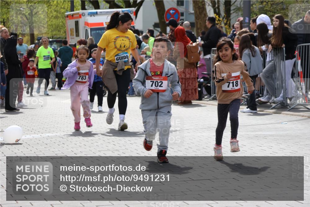 12.04.2026 - 45. Internationalen Wilhelmsburger Insellauf Strokosch-Dieckow http://msf.ph/oto/9491231 12.04.2026 14:11:11 Ziel 630, 43, 954, 922, 718, 962, 702, 655, 783 meine-sportfotos.de