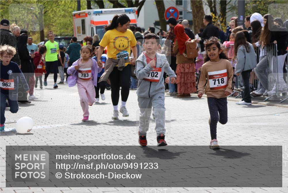 12.04.2026 - 45. Internationalen Wilhelmsburger Insellauf Strokosch-Dieckow http://msf.ph/oto/9491233 12.04.2026 14:11:10 Ziel 178, 630, 43, 954, 922, 718, 962, 702, 655 meine-sportfotos.de
