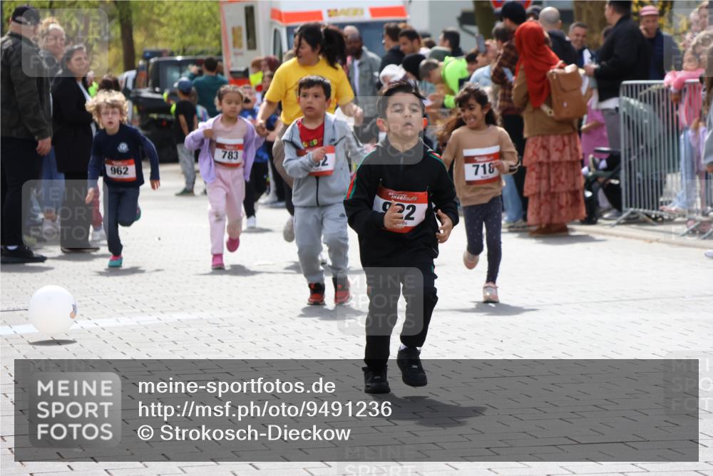 12.04.2026 - 45. Internationalen Wilhelmsburger Insellauf Strokosch-Dieckow http://msf.ph/oto/9491236 12.04.2026 14:11:09 Ziel 178, 630, 43, 954, 922, 718, 962, 702 meine-sportfotos.de