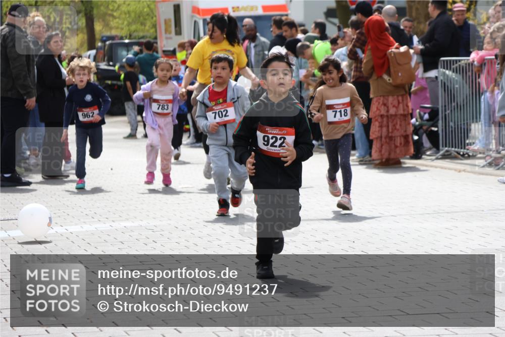 12.04.2026 - 45. Internationalen Wilhelmsburger Insellauf Strokosch-Dieckow http://msf.ph/oto/9491237 12.04.2026 14:11:09 Ziel 178, 630, 43, 954, 922, 718, 962, 702 meine-sportfotos.de