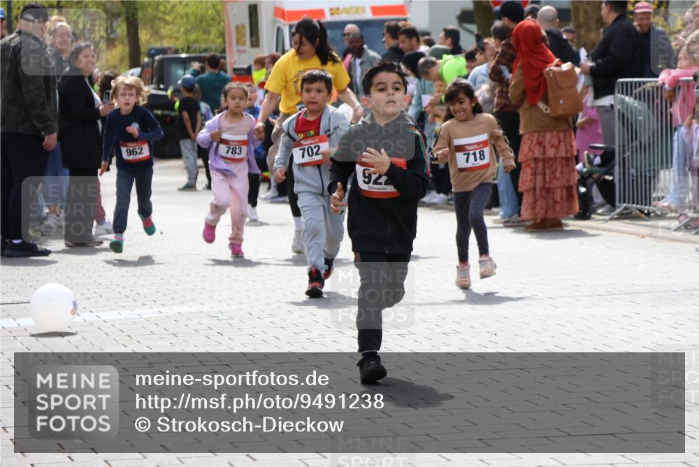 12.04.2026 - 45. Internationalen Wilhelmsburger Insellauf Strokosch-Dieckow http://msf.ph/oto/9491238 12.04.2026 14:11:08 Ziel 914, 178, 630, 43, 954, 922, 718, 962 meine-sportfotos.de