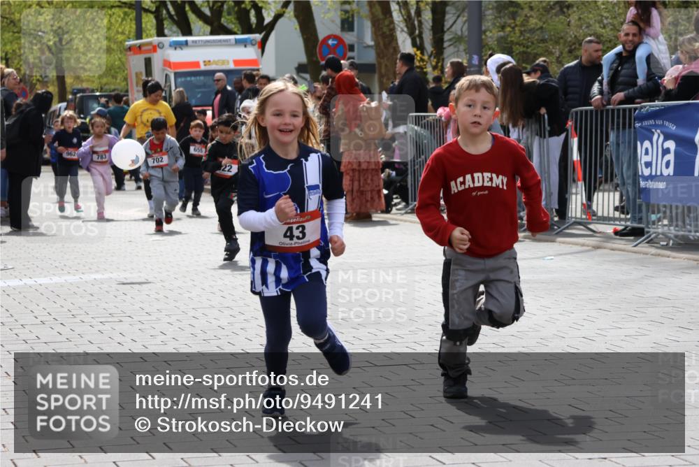12.04.2026 - 45. Internationalen Wilhelmsburger Insellauf Strokosch-Dieckow http://msf.ph/oto/9491241 12.04.2026 14:11:06 Ziel 914, 178, 630, 43, 954, 922 meine-sportfotos.de