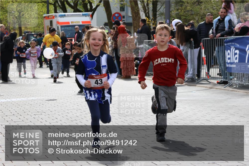 12.04.2026 - 45. Internationalen Wilhelmsburger Insellauf Strokosch-Dieckow http://msf.ph/oto/9491242 12.04.2026 14:11:06 Ziel 914, 178, 630, 43, 954, 922 meine-sportfotos.de