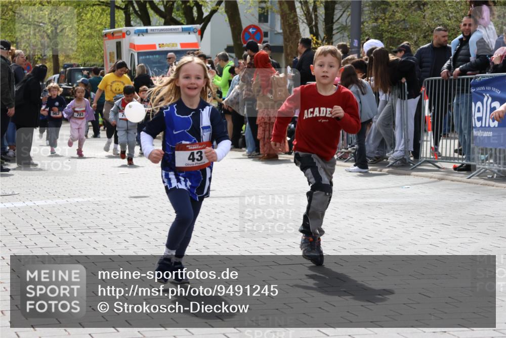 12.04.2026 - 45. Internationalen Wilhelmsburger Insellauf Strokosch-Dieckow http://msf.ph/oto/9491245 12.04.2026 14:11:06 Ziel 914, 178, 630, 43, 954, 922 meine-sportfotos.de