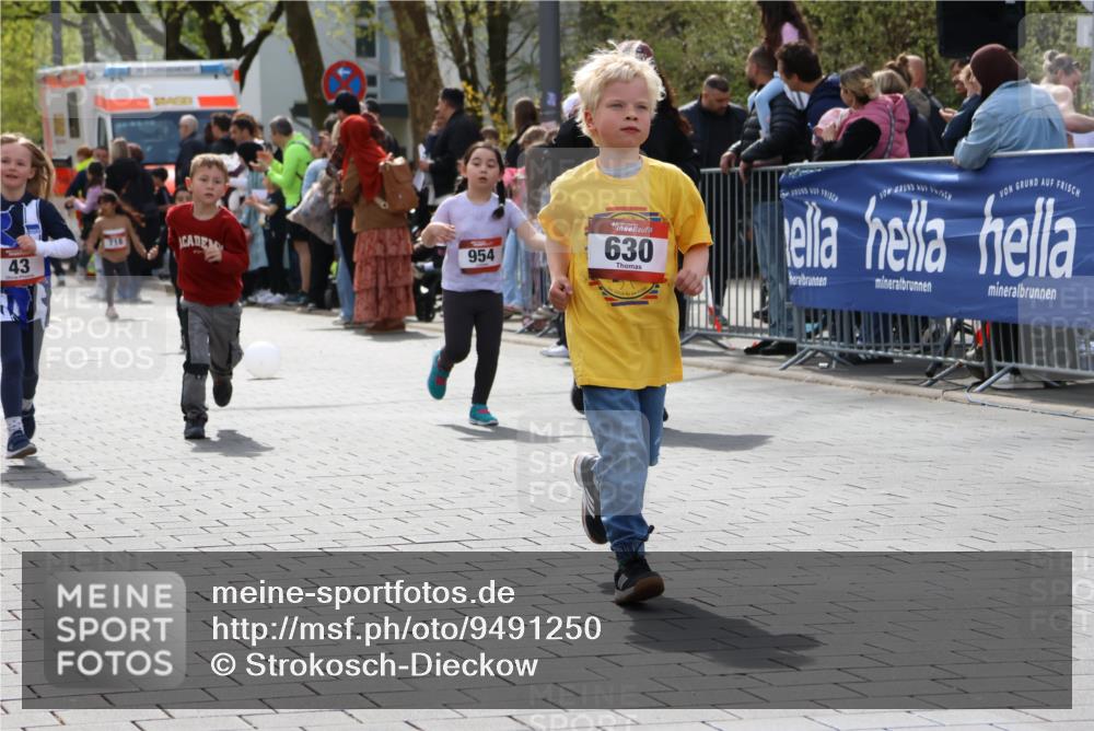 12.04.2026 - 45. Internationalen Wilhelmsburger Insellauf Strokosch-Dieckow http://msf.ph/oto/9491250 12.04.2026 14:11:04 Ziel 584, 568, 914, 178, 630, 43, 954, 922 meine-sportfotos.de