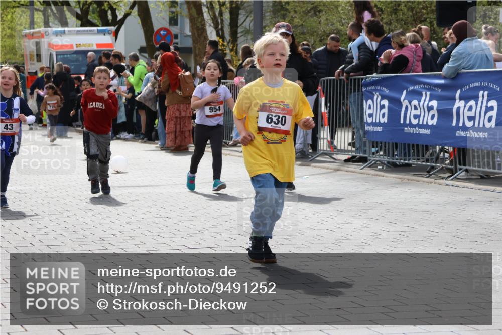 12.04.2026 - 45. Internationalen Wilhelmsburger Insellauf Strokosch-Dieckow http://msf.ph/oto/9491252 12.04.2026 14:11:04 Ziel 584, 568, 914, 178, 630, 43, 954, 922 meine-sportfotos.de
