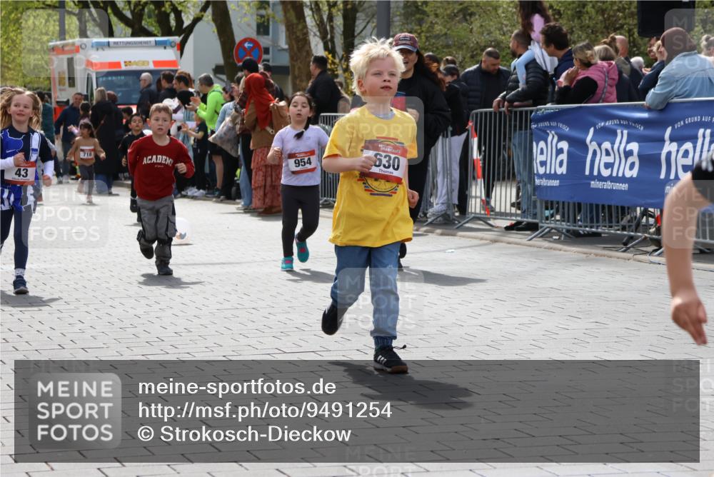 12.04.2026 - 45. Internationalen Wilhelmsburger Insellauf Strokosch-Dieckow http://msf.ph/oto/9491254 12.04.2026 14:11:04 Ziel 584, 568, 914, 178, 630, 43, 954, 922 meine-sportfotos.de