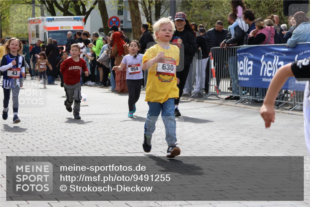12.04.2026 - 45. Internationalen Wilhelmsburger Insellauf Strokosch-Dieckow http://msf.ph/oto/9491255 12.04.2026 14:11:04 Ziel 584, 568, 914, 178, 630, 43, 954, 922 meine-sportfotos.de