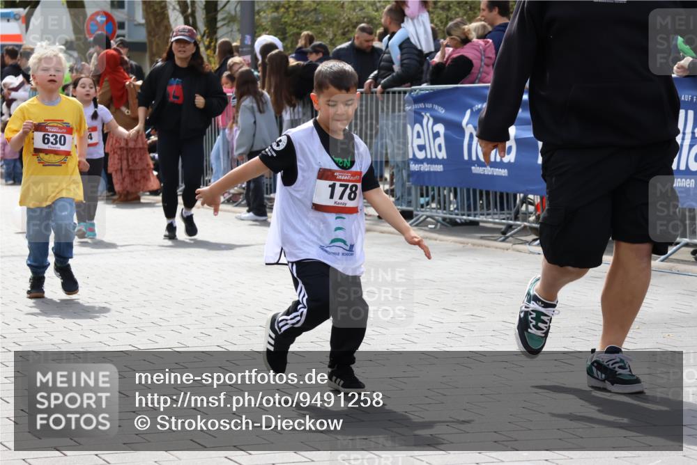 12.04.2026 - 45. Internationalen Wilhelmsburger Insellauf Strokosch-Dieckow http://msf.ph/oto/9491258 12.04.2026 14:11:03 Ziel 727, 57, 728, 584, 568, 914, 178, 630, 43, 954 meine-sportfotos.de