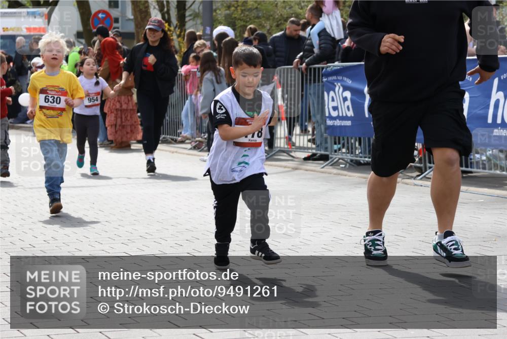 12.04.2026 - 45. Internationalen Wilhelmsburger Insellauf Strokosch-Dieckow http://msf.ph/oto/9491261 12.04.2026 14:11:02 Ziel 727, 57, 728, 584, 568, 914, 178, 630, 43 meine-sportfotos.de