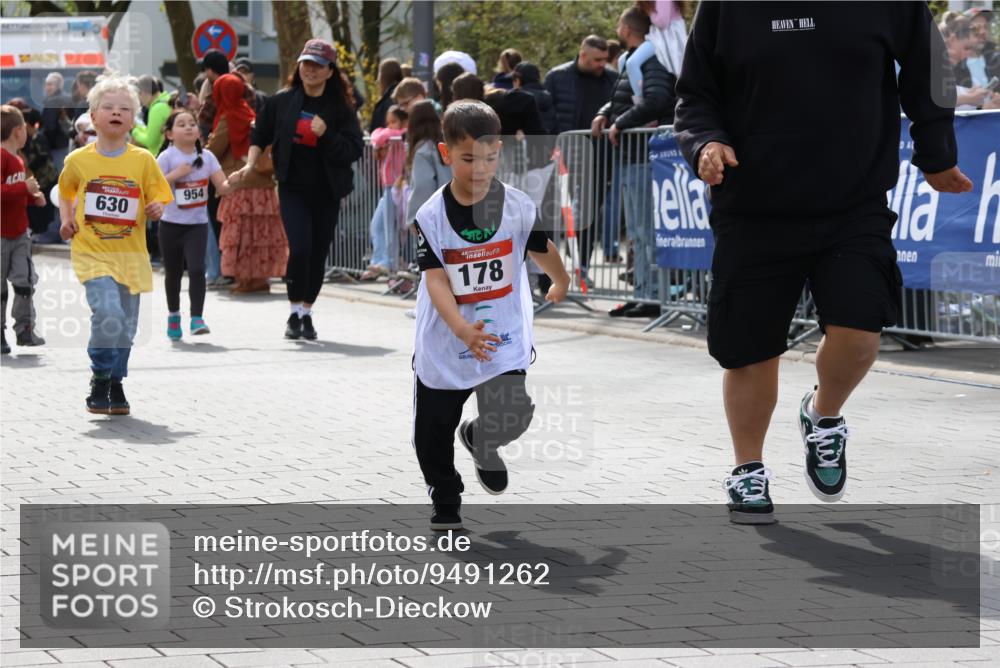 12.04.2026 - 45. Internationalen Wilhelmsburger Insellauf Strokosch-Dieckow http://msf.ph/oto/9491262 12.04.2026 14:11:02 Ziel 727, 57, 728, 584, 568, 914, 178, 630, 43 meine-sportfotos.de