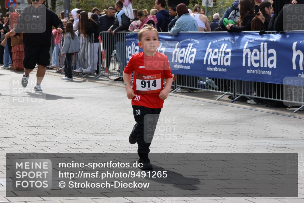 12.04.2026 - 45. Internationalen Wilhelmsburger Insellauf Strokosch-Dieckow http://msf.ph/oto/9491265 12.04.2026 14:11:00 Ziel 1526, 700, 707, 727, 57, 728, 584, 568, 914, 178 meine-sportfotos.de