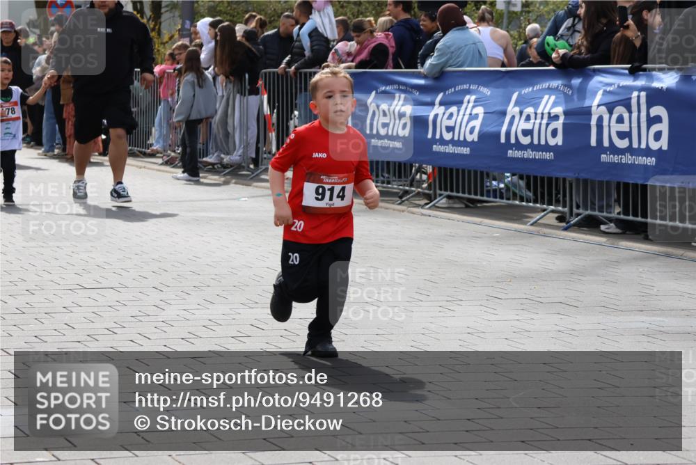 12.04.2026 - 45. Internationalen Wilhelmsburger Insellauf Strokosch-Dieckow http://msf.ph/oto/9491268 12.04.2026 14:11:00 Ziel 1526, 700, 707, 727, 57, 728, 584, 568, 914, 178 meine-sportfotos.de