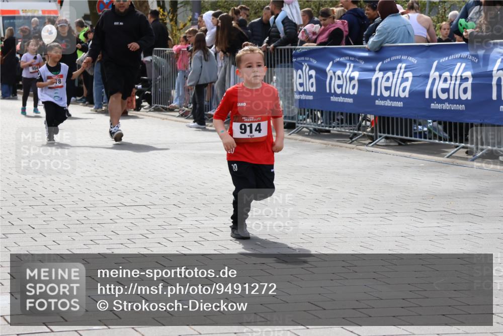 12.04.2026 - 45. Internationalen Wilhelmsburger Insellauf Strokosch-Dieckow http://msf.ph/oto/9491272 12.04.2026 14:10:59 Ziel 1526, 700, 707, 727, 57, 728, 584, 568, 914, 178 meine-sportfotos.de