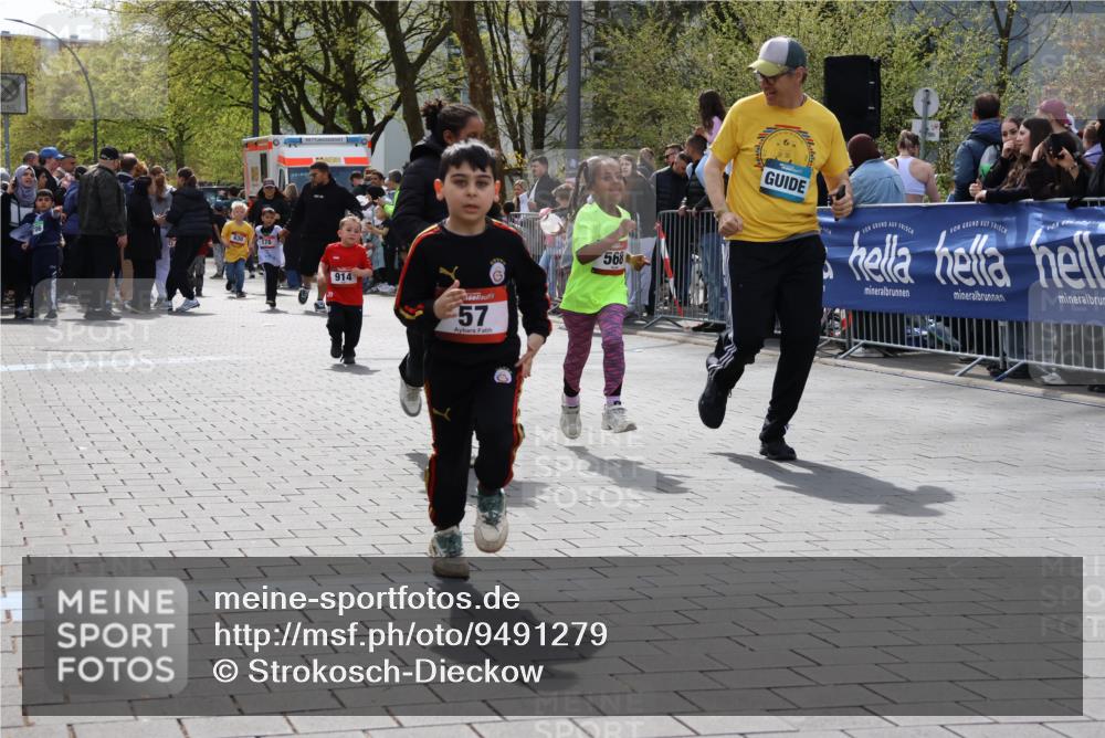 12.04.2026 - 45. Internationalen Wilhelmsburger Insellauf Strokosch-Dieckow http://msf.ph/oto/9491279 12.04.2026 14:10:57 Ziel 1514, 1526, 700, 707, 727, 57, 728, 584, 568, 914 meine-sportfotos.de