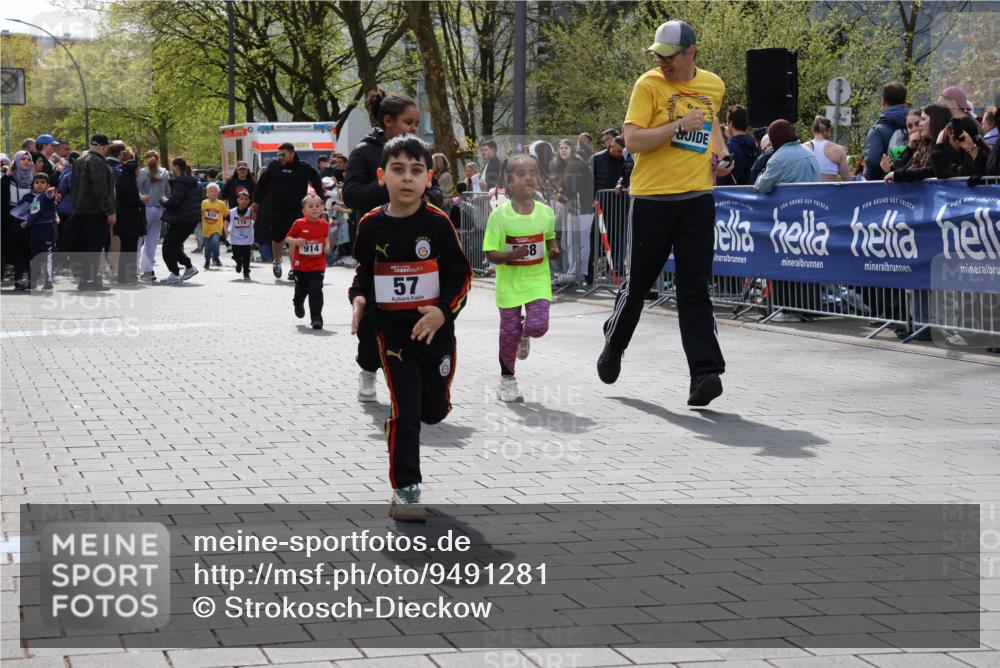 12.04.2026 - 45. Internationalen Wilhelmsburger Insellauf Strokosch-Dieckow http://msf.ph/oto/9491281 12.04.2026 14:10:56 Ziel 643, 1514, 1526, 700, 707, 727, 57, 728, 584, 568, 914 meine-sportfotos.de