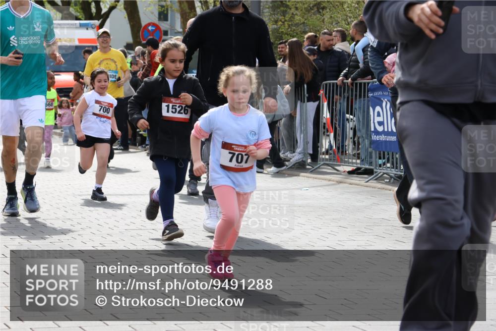 12.04.2026 - 45. Internationalen Wilhelmsburger Insellauf Strokosch-Dieckow http://msf.ph/oto/9491288 12.04.2026 14:10:51 Ziel 701, 699, 703, 54, 147, 112, 643, 1514, 1526, 700, 707, 727, 57, 728 meine-sportfotos.de