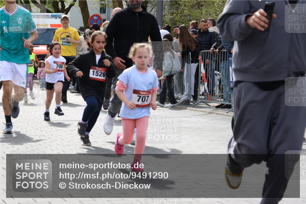 12.04.2026 - 45. Internationalen Wilhelmsburger Insellauf Strokosch-Dieckow http://msf.ph/oto/9491290 12.04.2026 14:10:51 Ziel 701, 699, 703, 54, 147, 112, 643, 1514, 1526, 700, 707, 727, 57, 728 meine-sportfotos.de