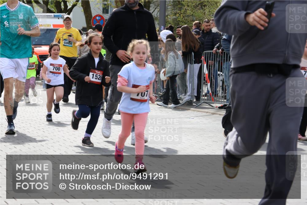 12.04.2026 - 45. Internationalen Wilhelmsburger Insellauf Strokosch-Dieckow http://msf.ph/oto/9491291 12.04.2026 14:10:51 Ziel 701, 699, 703, 54, 147, 112, 643, 1514, 1526, 700, 707, 727, 57, 728 meine-sportfotos.de