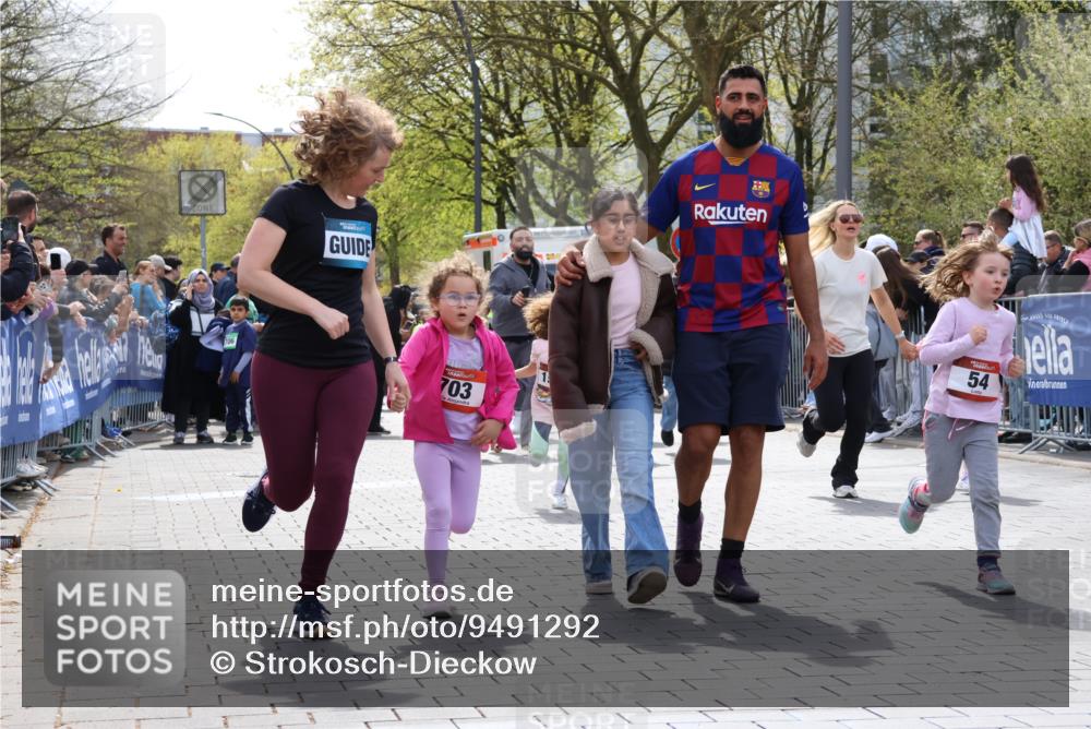 12.04.2026 - 45. Internationalen Wilhelmsburger Insellauf Strokosch-Dieckow http://msf.ph/oto/9491292 12.04.2026 14:10:47 Ziel 202, 709, 195, 912, 188, 430, 210, 701, 699, 703, 54, 147, 112, 643, 1514 meine-sportfotos.de