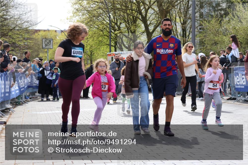 12.04.2026 - 45. Internationalen Wilhelmsburger Insellauf Strokosch-Dieckow http://msf.ph/oto/9491294 12.04.2026 14:10:47 Ziel 202, 709, 195, 912, 188, 430, 210, 701, 699, 703, 54, 147, 112, 643, 1514 meine-sportfotos.de
