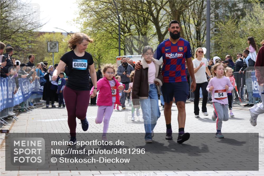 12.04.2026 - 45. Internationalen Wilhelmsburger Insellauf Strokosch-Dieckow http://msf.ph/oto/9491296 12.04.2026 14:10:46 Ziel 910, 613, 789, 202, 709, 195, 912, 188, 430, 210, 701, 699, 703, 54, 147, 112, 643, 1514 meine-sportfotos.de