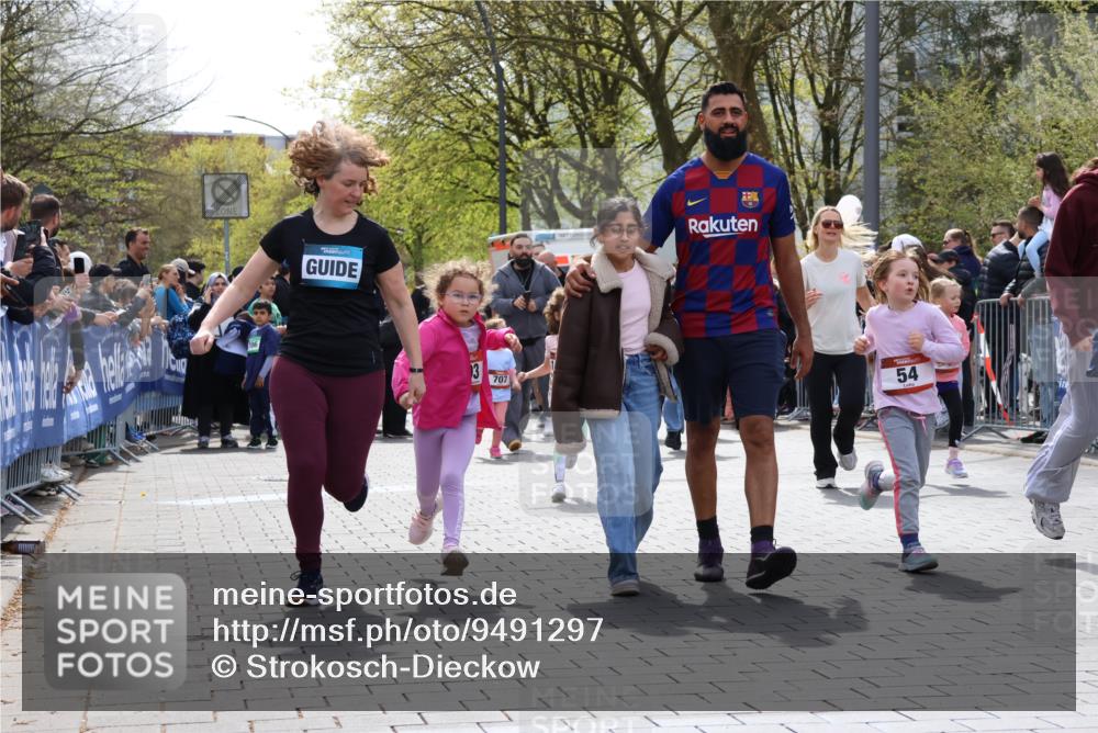 12.04.2026 - 45. Internationalen Wilhelmsburger Insellauf Strokosch-Dieckow http://msf.ph/oto/9491297 12.04.2026 14:10:46 Ziel 910, 613, 789, 202, 709, 195, 912, 188, 430, 210, 701, 699, 703, 54, 147, 112, 643, 1514 meine-sportfotos.de