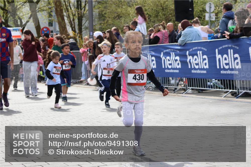 12.04.2026 - 45. Internationalen Wilhelmsburger Insellauf Strokosch-Dieckow http://msf.ph/oto/9491308 12.04.2026 14:10:43 Ziel 553, 204, 705, 645, 910, 613, 789, 202, 709, 195, 912, 188, 430, 210, 701, 699, 703, 54, 147, 112 meine-sportfotos.de