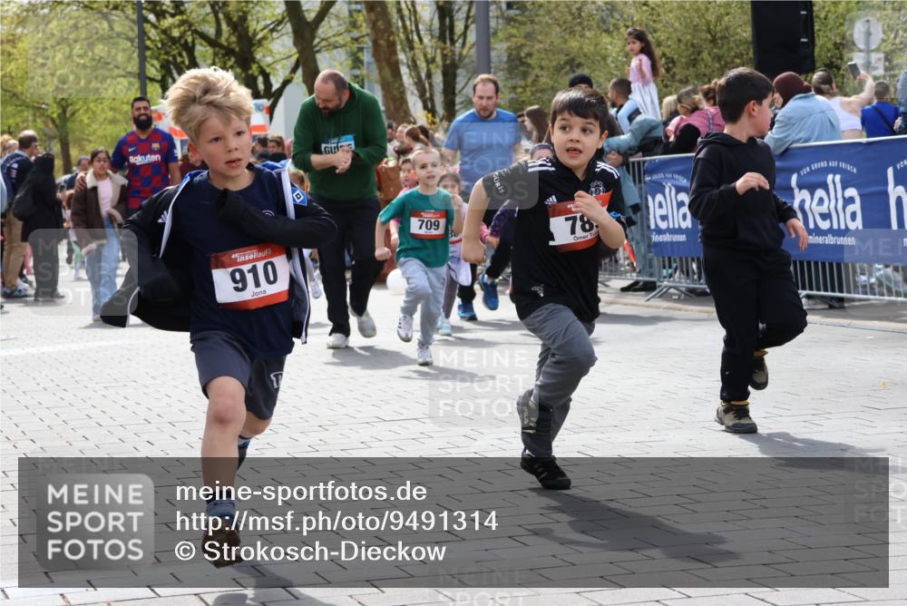 12.04.2026 - 45. Internationalen Wilhelmsburger Insellauf Strokosch-Dieckow http://msf.ph/oto/9491314 12.04.2026 14:10:40 Ziel 725, 1521, 714, 726, 229, 553, 204, 705, 645, 910, 613, 789, 202, 709, 195, 912, 188, 430, 210, 701 meine-sportfotos.de