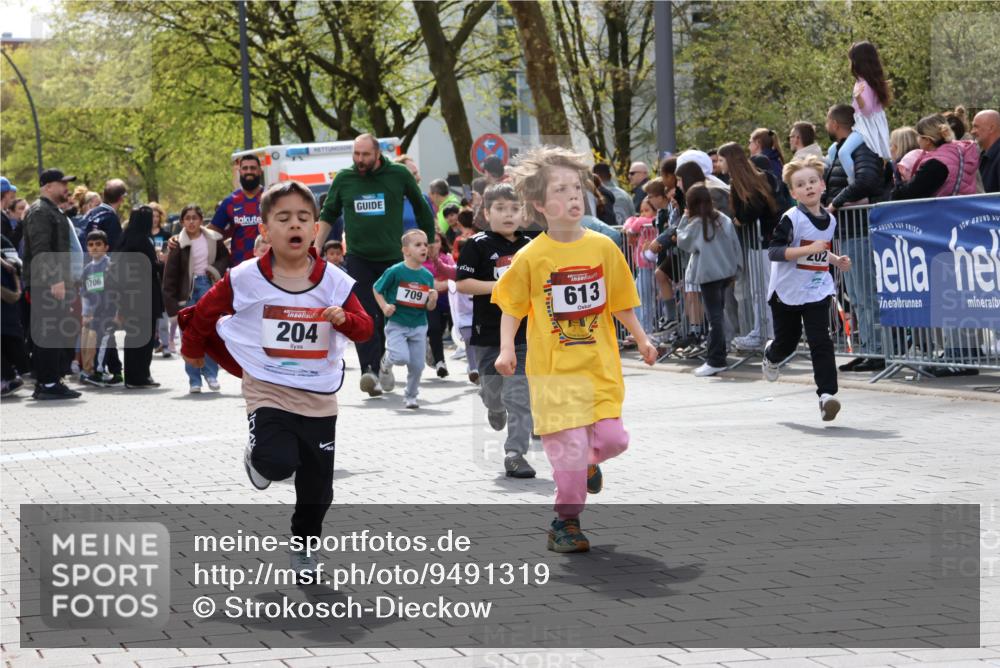 12.04.2026 - 45. Internationalen Wilhelmsburger Insellauf Strokosch-Dieckow http://msf.ph/oto/9491319 12.04.2026 14:10:38 Ziel 717, 724, 929, 722, 239, 704, 725, 1521, 714, 726, 229, 553, 204, 705, 645, 910, 613, 789, 202, 709, 195, 912, 188, 430, 210 meine-sportfotos.de
