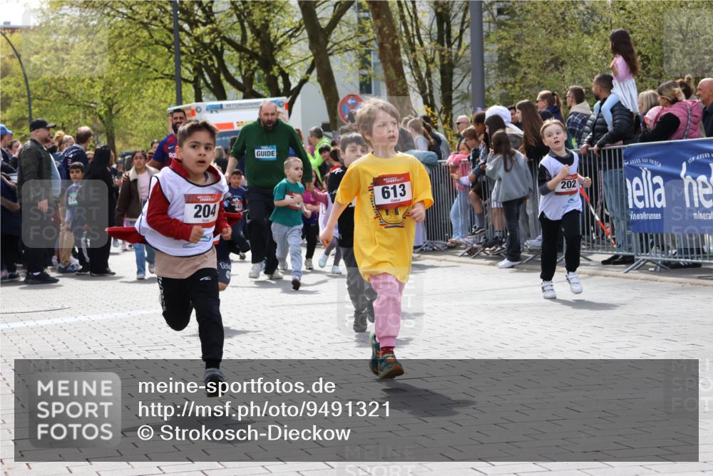 12.04.2026 - 45. Internationalen Wilhelmsburger Insellauf Strokosch-Dieckow http://msf.ph/oto/9491321 12.04.2026 14:10:37 Ziel 717, 724, 929, 722, 239, 704, 725, 1521, 714, 726, 229, 553, 204, 705, 645, 910, 613, 789, 202, 709, 195, 912, 188 meine-sportfotos.de