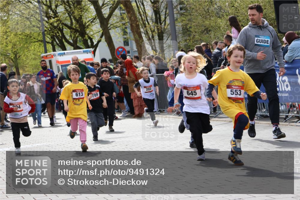 12.04.2026 - 45. Internationalen Wilhelmsburger Insellauf Strokosch-Dieckow http://msf.ph/oto/9491324 12.04.2026 14:10:36 Ziel 243, 717, 724, 929, 722, 239, 704, 725, 1521, 714, 726, 229, 553, 204, 705, 645, 910, 613, 789, 202, 709, 195 meine-sportfotos.de