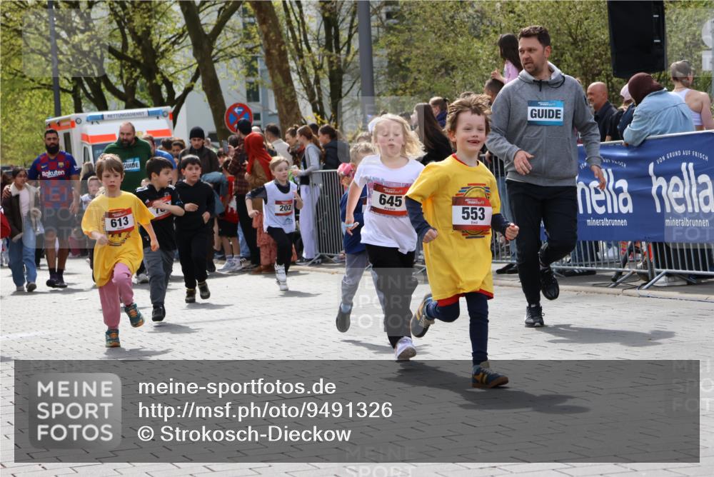 12.04.2026 - 45. Internationalen Wilhelmsburger Insellauf Strokosch-Dieckow http://msf.ph/oto/9491326 12.04.2026 14:10:36 Ziel 243, 717, 724, 929, 722, 239, 704, 725, 1521, 714, 726, 229, 553, 204, 705, 645, 910, 613, 789, 202, 709, 195 meine-sportfotos.de