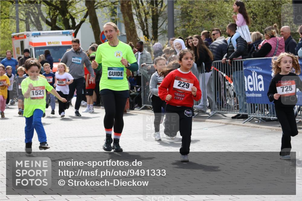 12.04.2026 - 45. Internationalen Wilhelmsburger Insellauf Strokosch-Dieckow http://msf.ph/oto/9491333 12.04.2026 14:10:32 Ziel 708, 615, 184, 187, 42, 706, 246, 243, 717, 724, 929, 722, 239, 704, 725, 1521, 714, 726, 229, 553, 204 meine-sportfotos.de