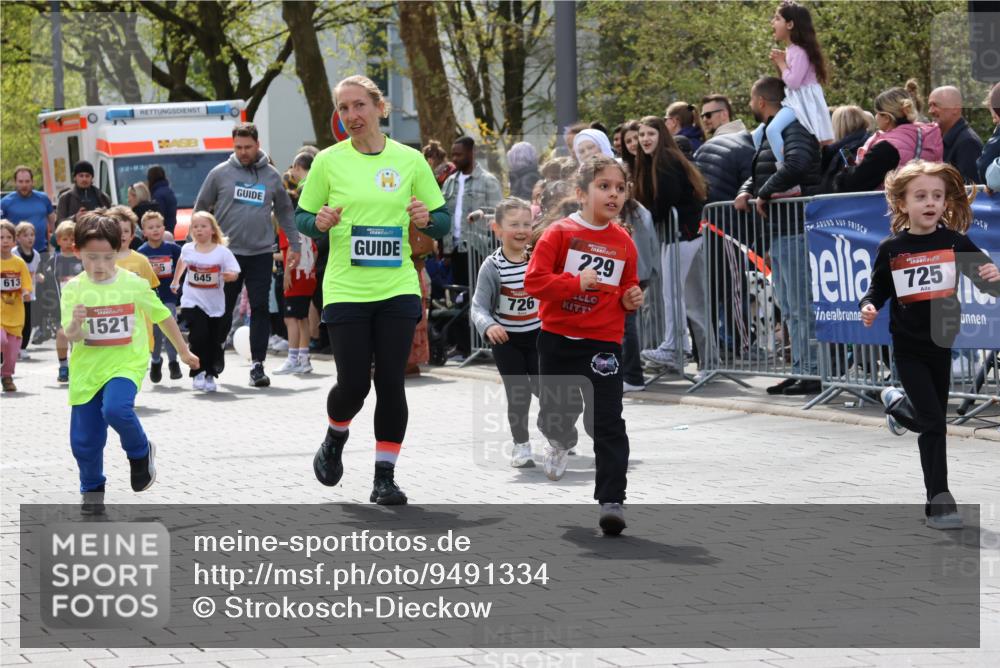 12.04.2026 - 45. Internationalen Wilhelmsburger Insellauf Strokosch-Dieckow http://msf.ph/oto/9491334 12.04.2026 14:10:32 Ziel 708, 615, 184, 187, 42, 706, 246, 243, 717, 724, 929, 722, 239, 704, 725, 1521, 714, 726, 229, 553, 204 meine-sportfotos.de